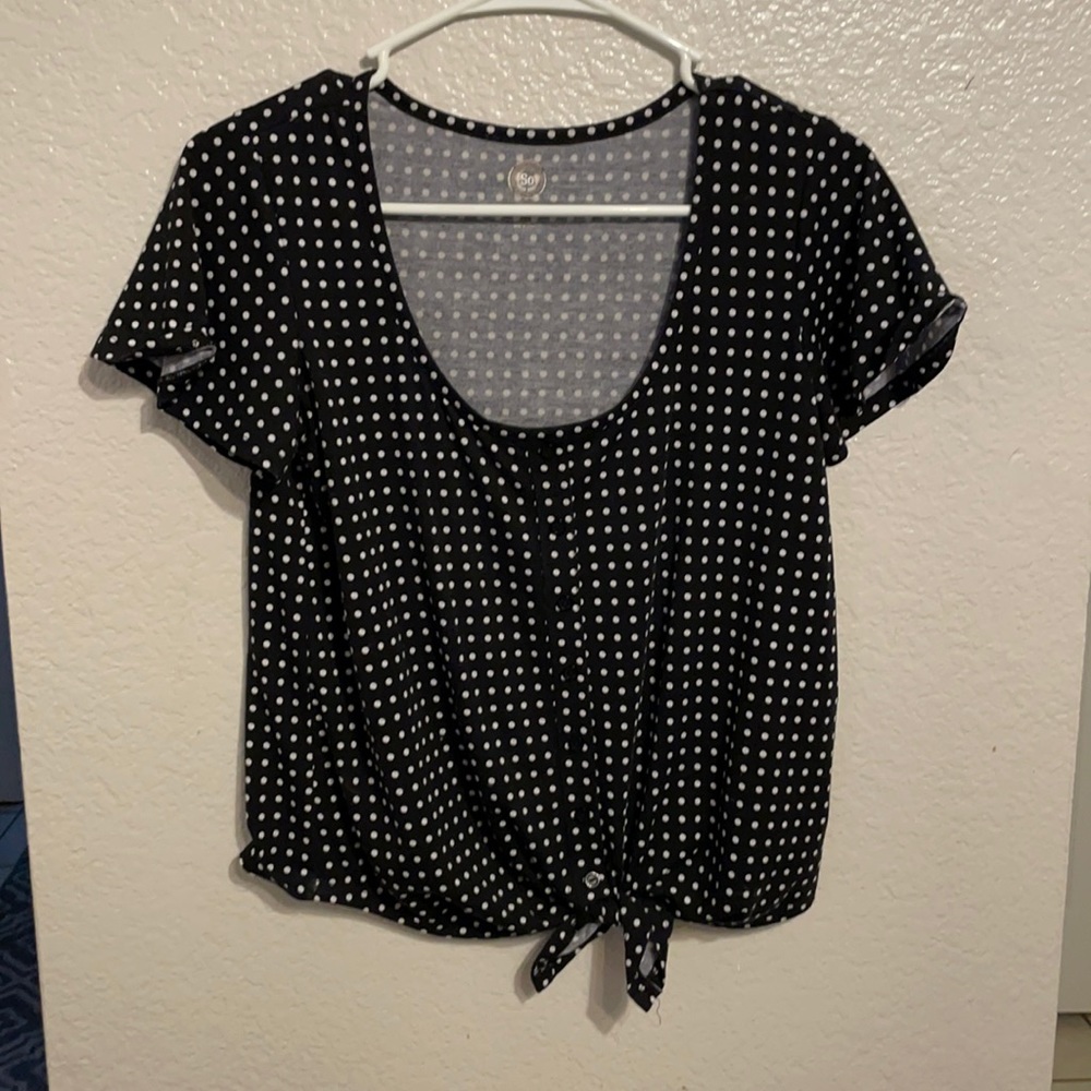 Black and white polka dot crop top.